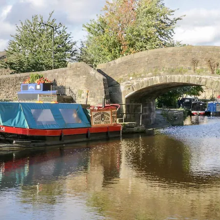 Castlewood 度假居 *